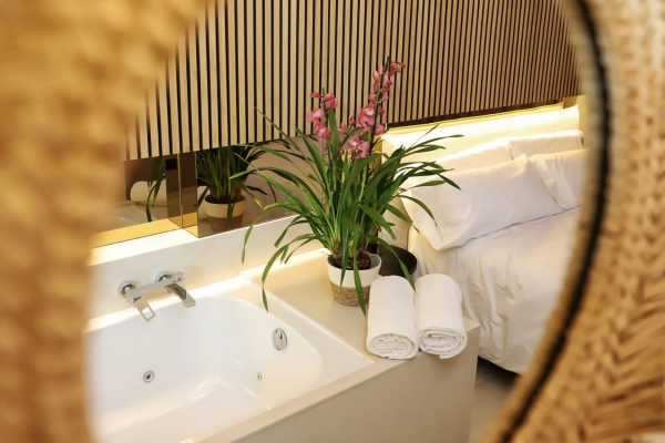 e6ce6ff2-a887-492e-89dc-a70467e4d866